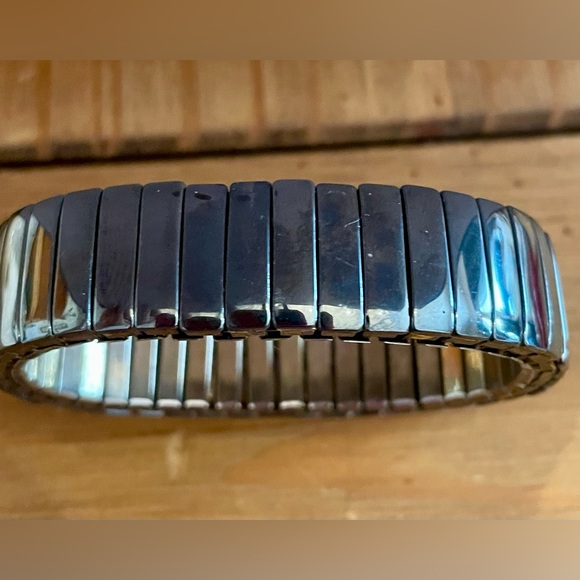 Estate find expandible bracelet  hematite stones all around Onesize cool find !! - Picture 1 of 3